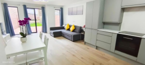 Spacious 2B2B Apartment with Garden